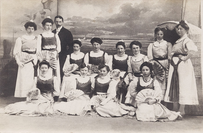 Gruppenfoto im Fotostudio