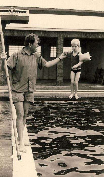 Schwimmunterricht im Freibad