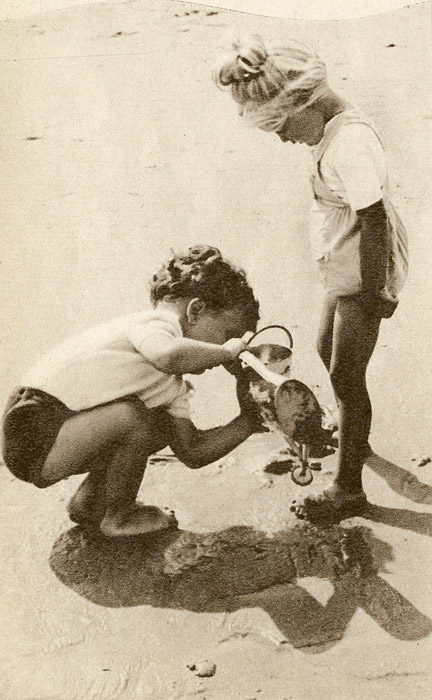 Kinderspiel am Strand